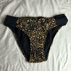 3/$20 Bundle & Save! La vie en rose aqua animal print bikini bottom size small